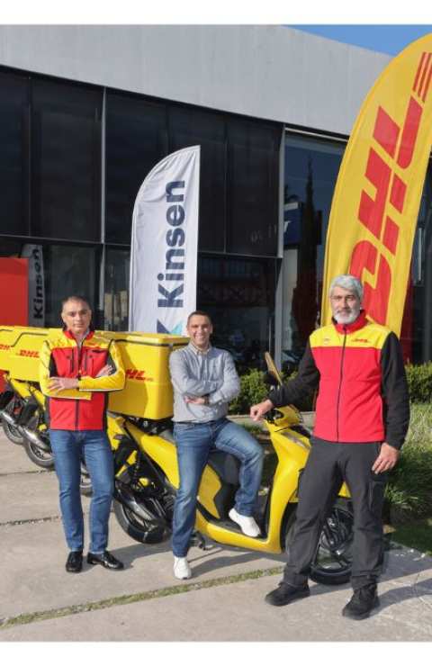 &Eta; Kinsen &mu;έ&sigma;&omega; &tau;&eta;&sigmaf; Saracakis Leasing &upsilon;&lambda;&omicron;&pi;&omicron;&iota;&epsilon;ί &sigma;&upsilon;&mu;&phi;&omega;&nu;ί&alpha; &mu;&epsilon; &tau;&eta; DHL &gamma;&iota;&alpha; leasing 13 Honda SH150