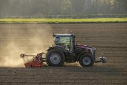&Eta; MasseyFerguson &pi;&alpha;&rho;&omicron;&upsilon;&sigma;&iota;ά&zeta;&epsilon;&iota; &tau;&omicron; MF 8SXtra &mu;&epsilon; &alpha;&nu;&alpha;&beta;&alpha;&theta;&mu;ί&sigma;&epsilon;&iota;&sigmaf; &sigma;&epsilon; ά&nu;&epsilon;&sigma;&eta; &kappa;&alpha;&iota; &alpha;&pi;&omicron;&delta;&omicron;&tau;&iota;&kappa;ό&tau;&eta;&tau;&alpha;