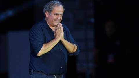 &Pi;&lambda;&alpha;&tau;&iota;&nu;ί: "&Omicron;&iota; &omicron;&mu;ά&delta;&epsilon;&sigmaf; &nu;&alpha; &pi;&alpha;ί&zeta;&omicron;&upsilon;&nu; &mu;&epsilon; 10 &pi;&alpha;ί&kappa;&tau;&epsilon;&sigmaf;, &gamma;&iota;&alpha; &nu;&alpha; &alpha;&nu;&omicron;ί&xi;&omicron;&upsilon;&nu; &nu;έ&omicron;&iota; &chi;ώ&rho;&omicron;&iota; &sigma;&tau;&omicron; &gamma;ή&pi;&epsilon;&delta;&omicron;"