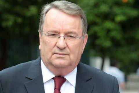 &Gamma;. &Kappa;&alpha;&rho;&alpha;&sigma;&mu;ά&nu;&eta;&sigmaf;: &Pi;&alpha;&rho;&alpha;&tau;&epsilon;ί&nu;&epsilon;&tau;&alpha;&iota; &gamma;&iota;&alpha; έ&nu;&alpha; &alpha;&kappa;ό&mu;&eta; &chi;&rho;ό&nu;&omicron; &eta; &epsilon;&phi;&alpha;&rho;&mu;&omicron;&gamma;ή &tau;&omicron;&upsilon; &Nu;ό&mu;&omicron;&upsilon; &gamma;&iota;&alpha; &tau;&omicron;&upsilon;&sigmaf; &Delta;&alpha;&sigma;&epsilon;&rho;&gamma;ά&tau;&epsilon;&sigmaf;