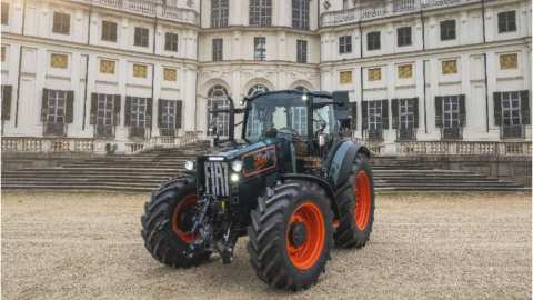 &Tau;&omicron; &epsilon;&nu;&tau;&upsilon;&pi;&omega;&sigma;&iota;&alpha;&kappa;ό Il Trattore Concept Tractor &gamma;&iota;&omicron;&rho;&tau;ά&zeta;&epsilon;&iota; &tau;&omicron; &sigma;&tau;&upsilon;&lambda; &pi;&omicron;&upsilon; &upsilon;&pi;&omicron;&gamma;&rho;&alpha;&mu;&mu;ί&zeta;&epsilon;&iota; &tau;&eta;&nu; &omicron;&upsilon;&sigma;ί&alpha; &tau;&eta;&sigmaf; &iota;&tau;&alpha;&lambda;&iota;&kappa;ή&sigmaf; &kappa;&lambda;&eta;&rho;&omicron;&nu;&omicron;&mu;&iota;ά&sigmaf; &tau;&eta;&sigmaf; New Holland