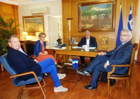 &Sigma;&upsilon;&nu;ά&nu;&tau;&eta;&sigma;&eta; &Upsilon;&pi;&Alpha;&Alpha;&Tau;, &Mu;. &Beta;&omicron;&rho;ί&delta;&eta; &mu;&epsilon; &epsilon;&kappa;&pi;&rho;&omicron;&sigma;ώ&pi;&omicron;&upsilon;&sigmaf; &tau;&omicron;&upsilon; &Sigma;.&Epsilon;.&Omicron;.: &Sigma;&eta;&mu;&alpha;&nu;&tau;&iota;&kappa;έ&sigmaf; &kappa;&iota;&nu;ή&sigma;&epsilon;&iota;&sigmaf; &pi;&rho;&omicron;&sigmaf; ό&phi;&epsilon;&lambda;&omicron;&sigmaf; &tau;&omicron;&upsilon; &omicron;&iota;&nu;&omicron;&pi;&omicron;&iota;&eta;&tau;&iota;&kappa;&omicron;ύ &kappa;&lambda;ά&delta;&omicron;&upsilon;