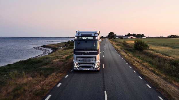&Pi;έ&nu;&tau;&epsilon; &alpha;&sigma;&tau;έ&rho;&iota;&alpha; &xi;&alpha;&nu;ά &gamma;&iota;&alpha; &tau;&eta; Volvo Trucks &sigma;&tau;&eta;&nu; &alpha;&xi;&iota;&omicron;&lambda;ό&gamma;&eta;&sigma;&eta; &alpha;&sigma;&phi;ά&lambda;&epsilon;&iota;&alpha;&sigmaf; &tau;&eta;&sigmaf; Euro NCAP &gamma;&iota;&alpha; &tau;&omicron; Volvo FH