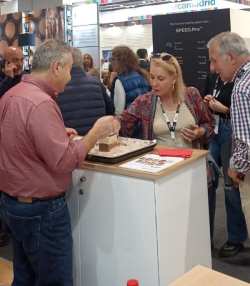 &Eta; &Pi;&Kappa;&Mu;  &sigma;&upsilon;&mu;&mu;&epsilon;&tau;&epsilon;ί&chi;&epsilon; &gamma;&iota;&alpha; &pi;&rho;ώ&tau;&eta; &phi;&omicron;&rho;ά &sigma;&tau;&eta;&nu; έ&kappa;&theta;&epsilon;&sigma;&eta; Sal&oacute;n Gourmets 2023 &tau;&eta;&sigmaf; &Mu;&alpha;&delta;&rho;ί&tau;&eta;&sigmaf;