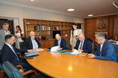 &Upsilon;&Pi;&Alpha;&Alpha;&Tau;: &Upsilon;&pi;&epsilon;&gamma;&rho;ά&phi;&eta; &eta; &mu;&epsilon;&lambda;έ&tau;&eta; &delta;&iota;&alpha;&chi;&epsilon;ί&rho;&iota;&sigma;&eta;&sigmaf; &tau;&omega;&nu; &upsilon;&delta;ά&tau;&omega;&nu; &tau;&eta;&sigmaf; &Kappa;&rho;ή&tau;&eta;&sigmaf; &alpha;&nu;ά&mu;&epsilon;&sigma;&alpha; &sigma;&tau;&omicron;&nu; &Kappa;. &Tau;&sigma;&iota;ά&rho;&alpha;, &tau;&eta;&nu; &Omicron;&lambda;&lambda;&alpha;&nu;&delta;&iota;&kappa;ή HVA &kappa;&alpha;&iota; &tau;&eta;&nu; &Tau;&Epsilon;&Rho;&Nu;&Alpha; &Alpha;.&Epsilon;