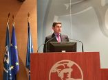 &Lambda;. &Alpha;&upsilon;&gamma;&epsilon;&nu;ά&kappa;&eta;&sigmaf; &sigma;&epsilon; &alpha;&gamma;&rho;ό&tau;&epsilon;&sigmaf; &sigma;&tau;&eta;&nu; &Eta;&lambda;&epsilon;ί&alpha;: &laquo;&Omicron; &pi;&rho;&omega;&tau;&omicron;&gamma;&epsilon;&nu;ή&sigmaf; &tau;&omicron;&mu;έ&alpha;&sigmaf; &epsilon;ί&nu;&alpha;&iota; &mu;&iota;&alpha; &mu;&iota;&kappa;&rho;&omicron;&gamma;&rho;&alpha;&phi;ί&alpha; &tau;&eta;&sigmaf; &sigma;&upsilon;&nu;&omicron;&lambda;&iota;&kappa;ή&sigmaf; &kappa;&upsilon;&beta;&epsilon;&rho;&nu;&eta;&tau;&iota;&kappa;ή&sigmaf; &alpha;&pi;&omicron;&tau;&upsilon;&chi;ί&alpha;&sigmaf;&raquo;