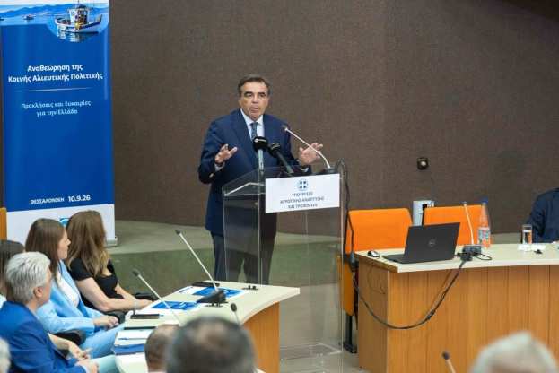 &Mu;. &Sigma;&chi;&omicron;&iota;&nu;ά&sigmaf;: &laquo;&Eta; &epsilon;&lambda;&lambda;&eta;&nu;&iota;&kappa;ή &alpha;&lambda;&iota;&epsilon;ί&alpha; &theta;&alpha; &epsilon;ί&nu;&alpha;&iota; &pi;&alpha;&rho;&omicron;ύ&sigma;&alpha; &kappa;&alpha;&iota; &delta;&upsilon;&nu;&alpha;&tau;ή &kappa;&alpha;&iota; &tau;&eta;&nu; &epsilon;&pi;ό&mu;&epsilon;&nu;&eta; &mu;έ&rho;&alpha;. &Mu;&epsilon; &sigma;ύ&gamma;&chi;&rho;&omicron;&nu;&alpha; &epsilon;&rho;&gamma;&alpha;&lambda;&epsilon;ί&alpha;, &kappa;&alpha;&lambda;ύ&tau;&epsilon;&rho;&epsilon;&sigmaf; &upsilon;&pi;&omicron;&delta;&omicron;&mu;έ&sigmaf; &kappa;&alpha;&iota; &alpha;&nu;&theta;&rho;ώ&pi;&omicron;&upsilon;&sigmaf; &pi;&omicron;&upsilon; &mu;&pi;&omicron;&rho;&omicron;ύ&nu; &nu;&alpha; &pi;&rho;&omicron;&kappa;ό&psi;&omicron;&upsilon;&nu; &alpha;&pi;ό &tau;&eta; &delta;&omicron;&upsilon;&lambda;&epsilon;&iota;ά &tau;&omicron;&upsilon;&sigmaf;&raquo;