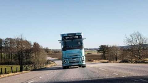 &Sigma;&eta;&mu;&alpha;&nu;&tau;&iota;&kappa;ά &nu;έ&alpha;: &Eta; Volvo &theta;&alpha; &lambda;&alpha;&nu;&sigma;ά&rho;&epsilon;&iota; &eta;&lambda;&epsilon;&kappa;&tau;&rho;&iota;&kappa;ό &phi;&omicron;&rho;&tau;&eta;&gamma;ό &mu;&epsilon; &epsilon;&mu;&beta;έ&lambda;&epsilon;&iota;&alpha; 600 &chi;&iota;&lambda;&iota;&omicron;&mu;έ&tau;&rho;&omega;&nu;