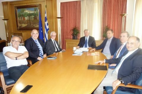 &Sigma;&upsilon;&nu;ά&nu;&tau;&eta;&sigma;&eta; &Upsilon;&pi;&Alpha;&Alpha;&Tau;, &Mu;. &Beta;&omicron;&rho;ί&delta;&eta; &mu;&epsilon; &epsilon;&kappa;&pi;&rho;&omicron;&sigma;ώ&pi;&omicron;&upsilon;&sigmaf; &tau;&eta;&sigmaf; Έ&nu;&omega;&sigma;&eta;&sigmaf; &Kappa;&omicron;&nu;&sigma;&epsilon;&rho;&beta;&omicron;&pi;&omicron;&iota;ώ&nu; &Epsilon;&lambda;&lambda;ά&delta;&omicron;&sigmaf;