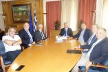 &Sigma;&upsilon;&nu;ά&nu;&tau;&eta;&sigma;&eta; &Upsilon;&pi;&Alpha;&Alpha;&Tau;, &Mu;. &Beta;&omicron;&rho;ί&delta;&eta; &mu;&epsilon; &epsilon;&kappa;&pi;&rho;&omicron;&sigma;ώ&pi;&omicron;&upsilon;&sigmaf; &tau;&eta;&sigmaf; Έ&nu;&omega;&sigma;&eta;&sigmaf; &Kappa;&omicron;&nu;&sigma;&epsilon;&rho;&beta;&omicron;&pi;&omicron;&iota;ώ&nu; &Epsilon;&lambda;&lambda;ά&delta;&omicron;&sigmaf;