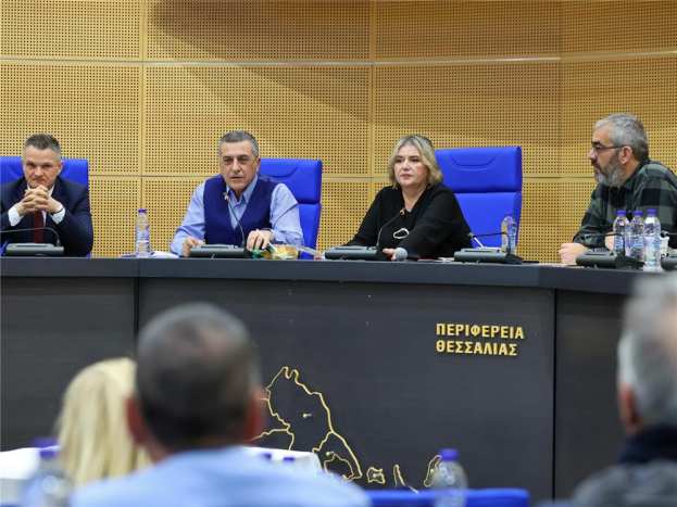 T&rho;&iota;ή&mu;&epsilon;&rho;&omicron; &pi;έ&nu;&theta;&omicron;&sigmaf; &gamma;&iota;&alpha; &tau;&alpha; &theta;ύ&mu;&alpha;&tau;&alpha; &tau;&eta;&sigmaf; &Beta;&iota;&omicron;&lambda;ά&nu;&tau;&alpha; &sigma;&tau;&eta;&nu; &Pi;&epsilon;&rho;&iota;&phi;έ&rho;&epsilon;&iota;&alpha; &Theta;&epsilon;&sigma;&sigma;&alpha;&lambda;ί&alpha;&sigmaf;