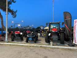 &Eta; Red Team &tau;&eta;&sigmaf; Massey Ferguson &sigma;&tau;&eta;&nu; 38&eta; &Epsilon;&mu;&pi;&omicron;&rho;&omicron;&pi;&alpha;&nu;ή&gamma;&upsilon;&rho;&eta; &Delta;ή&mu;&omicron;&upsilon; &Kappa;&alpha;&tau;&epsilon;&rho;ί&nu;&eta;&sigmaf;