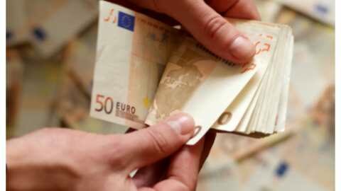 &Omicron;&Pi;&Epsilon;&Kappa;&Alpha;: 307.291.008 &epsilon;&upsilon;&rho;ώ &sigma;&epsilon; 1.208.520 &delta;&iota;&kappa;&alpha;&iota;&omicron;ύ&chi;&omicron;&upsilon;&sigmaf; &kappa;&alpha;&tau;&alpha;&beta;ά&lambda;&lambda;&omicron;&nu;&tau;&alpha;&iota; &tau;&eta;&nu; &Tau;&epsilon;&tau;ά&rho;&tau;&eta; 31 &Iota;&omicron;&upsilon;&lambda;ί&omicron;&upsilon;