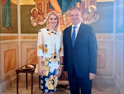 &Lambda;ί&nu;&alpha; &Tau;&omicron;&upsilon;&pi;&epsilon;&kappa;&tau;&sigma;ή: "&Kappa;&alpha;&lambda;ύ&tau;&epsilon;&rho;&eta; &kappa;&alpha;&iota; &alpha;&nu;&tau;&alpha;&gamma;&omega;&nu;&iota;&sigma;&tau;&iota;&kappa;ή &pi;&alpha;&rho;&alpha;&gamma;&omega;&gamma;ή, &kappa;&alpha;&lambda;ύ&tau;&epsilon;&rho;&epsilon;&sigmaf; &alpha;&pi;&omicron;&delta;ό&sigma;&epsilon;&iota;&sigmaf; &sigma;&tau;&omicron;&upsilon;&sigmaf; &alpha;&gamma;&rho;ό&tau;&epsilon;&sigmaf; &mu;&alpha;&sigmaf;"