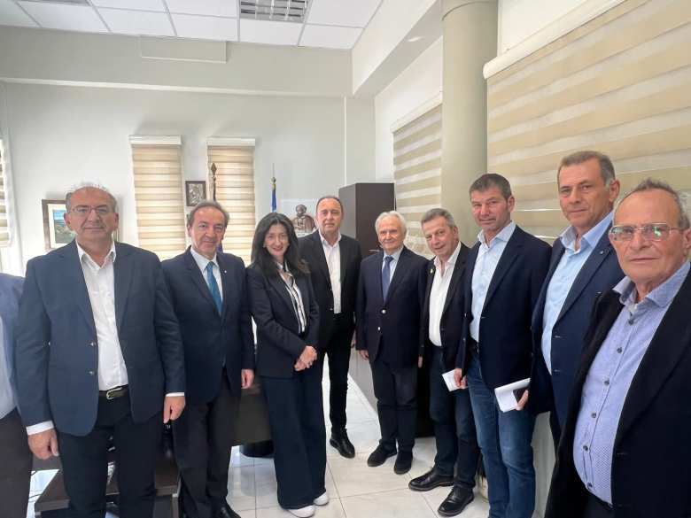 &Omicron; &Gamma;&iota;ά&nu;&nu;&eta;&sigmaf; &Alpha;&nu;&delta;&rho;&iota;&alpha;&nu;ό&sigmaf; &sigma;&tau;&omicron; &Epsilon;&upsilon;&pi;ά&lambda;&iota;&omicron; &Phi;&omega;&kappa;ί&delta;&alpha;&sigmaf; &ndash; &Sigma;&upsilon;&nu;ά&nu;&tau;&eta;&sigma;&eta; &mu;&epsilon; &alpha;&gamma;&rho;ό&tau;&epsilon;&sigmaf; &kappa;&alpha;&iota; &kappa;&tau;&eta;&nu;&omicron;&tau;&rho;ό&phi;&omicron;&upsilon;&sigmaf;