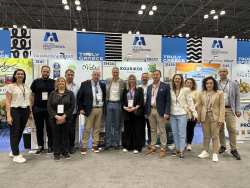 &Eta; &Pi;&Kappa;&Mu; &sigma;&upsilon;&mu;&mu;&epsilon;&tau;&epsilon;ί&chi;&epsilon; &sigma;&tau;&eta; &delta;&iota;&epsilon;&theta;&nu;ή έ&kappa;&theta;&epsilon;&sigma;&eta; &laquo;SUMMER FANCY FOOD SHOW&raquo; &tau;&eta;&sigmaf; &Nu;έ&alpha;&sigmaf; &Upsilon;ό&rho;&kappa;&eta;&sigmaf;