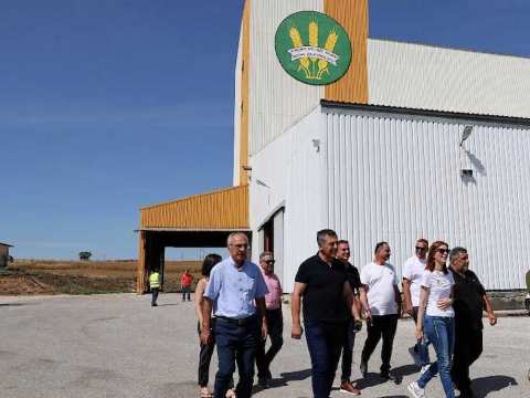 &Epsilon;&pi;&iota;&sigma;&kappa;έ&psi;&epsilon;&iota;&sigmaf; &Pi;&epsilon;&rho;&iota;&phi;&epsilon;&rho;&epsilon;&iota;ά&rho;&chi;&eta; &Theta;&epsilon;&sigma;&sigma;&alpha;&lambda;ί&alpha;&sigmaf; &Delta;&eta;&mu;ή&tau;&rho;&eta; &Kappa;&omicron;&upsilon;&rho;έ&tau;&alpha; &sigma;&tau;&omicron;&nu; &Alpha;&gamma;&rho;&omicron;&tau;&iota;&kappa;ό &Sigma;&upsilon;&nu;&epsilon;&tau;&alpha;&iota;&rho;&iota;&sigma;&mu;ό &Nu;ί&kappa;&alpha;&iota;&alpha;&sigmaf;, &sigma;&tau;&eta; Meliss &Kappa;ί&kappa;&iota;&zeta;&alpha;&sigmaf; &kappa;&alpha;&iota; &sigma;&tau;&omicron;&nu; &Theta;&Epsilon;&Sigma;&gamma;&eta;