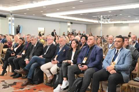 &Sigma;&upsilon;&mu;&mu;&epsilon;&tau;&omicron;&chi;ή &tau;&omicron;&upsilon; &kappa;. &Mu;&omicron;&upsilon;&rho;&tau;&zeta;ί&lambda;&alpha; &Nu;&iota;&kappa;&omicron;&lambda;ά&omicron;&upsilon;, &Iota;&delta;&rho;&upsilon;&tau;ή &kappa;&alpha;&iota; CEO &tau;&eta;&sigmaf; Easy Education &sigma;&tau;&omicron; &Pi;&alpha;&nu;&epsilon;&lambda;&lambda;ή&nu;&iota;&omicron; &Sigma;&upsilon;&nu;έ&delta;&rho;&iota;&omicron; &tau;&omicron;&upsilon; &Epsilon;&Lambda;&Sigma;&Epsilon;&Kappa;&Epsilon;&Kappa;