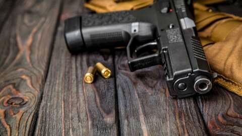 &Delta;&iota;&pi;&lambda;ή &delta;&omicron;&lambda;&omicron;&phi;&omicron;&nu;ί&alpha; &sigma;&tau;&omicron;&upsilon;&sigmaf; &Gamma;ό&nu;&nu;&omicron;&upsilon;&sigmaf; &Lambda;ά&rho;&iota;&sigma;&alpha;&sigmaf; &ndash; &Tau;&alpha;&mu;&pi;&omicron;&upsilon;&rho;&omega;&mu;έ&nu;&omicron;&sigmaf; &omicron; &delta;&rho;ά&sigma;&tau;&eta;&sigmaf; &mu;&epsilon; &chi;&epsilon;&iota;&rho;&omicron;&beta;&omicron;&mu;&beta;ί&delta;&alpha; (&beta;ί&nu;&tau;&epsilon;&omicron;)