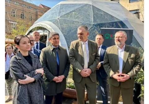 &Alpha;&upsilon;&gamma;&epsilon;&nu;ά&kappa;&eta;&sigmaf; &alpha;&pi;ό &Kappa;&rho;&omicron;&alpha;&tau;ί&alpha;: &Nu;&alpha; &epsilon;&nu;ώ&sigma;&omicron;&upsilon;&mu;&epsilon; &tau;&iota;&sigmaf; &delta;&upsilon;&nu;ά&mu;&epsilon;&iota;&sigmaf; &mu;&alpha;&sigmaf; &gamma;&iota;&alpha; &nu;&alpha; &alpha;&nu;&tau;&iota;&mu;&epsilon;&tau;&omega;&pi;ί&sigma;&omicron;&upsilon;&mu;&epsilon; &tau;&iota;&sigmaf; &epsilon;&pi;&iota;&pi;&tau;ώ&sigma;&epsilon;&iota;&sigmaf; &tau;&eta;&sigmaf; &kappa;&lambda;&iota;&mu;&alpha;&tau;&iota;&kappa;ή&sigmaf; &kappa;&rho;ί&sigma;&eta;&sigmaf;