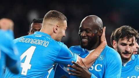 &Xi;&alpha;&nu;ά &sigma;&tau;&eta;&nu; &kappa;&omicron;&rho;&upsilon;&phi;ή &eta; &Nu;ά&pi;&omicron;&lambda;&iota;