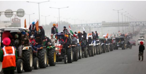 &Mu;&epsilon; &chi;&iota;&lambda;&iota;ά&delta;&epsilon;&sigmaf; &tau;&rho;&alpha;&kappa;&tau;έ&rho; &sigma;&tau;&omicron;&upsilon;&sigmaf; &delta;&rho;ό&mu;&omicron;&upsilon;&sigmaf; &omicron;&iota; &Iota;&nu;&delta;&omicron;ί &alpha;&gamma;&rho;ό&tau;&epsilon;&sigmaf; - Ά&kappa;&alpha;&rho;&pi;&epsilon;&sigmaf; &kappa;&alpha;&iota; &omicron;&iota; 7 &pi;&rho;&omicron;&eta;&gamma;&omicron;ύ&mu;&epsilon;&nu;&epsilon;&sigmaf; &sigma;&upsilon;&nu;&alpha;&nu;&tau;ή&sigma;&epsilon;&iota;&sigmaf; &upsilon;&pi;&omicron;&upsilon;&rho;&gamma;&epsilon;ί&omicron;&upsilon; - &alpha;&gamma;&rho;&omicron;&tau;ώ&nu;