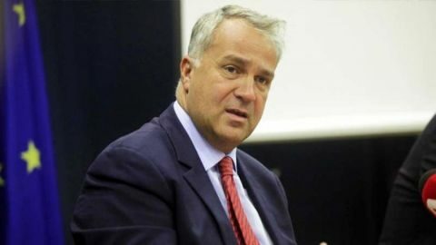 &Upsilon;&pi;&Alpha;&Alpha;&Tau;, &Mu;. &Beta;&omicron;&rho;ί&delta;&eta;&sigmaf;, &gamma;&iota;&alpha; &alpha;&nu;&alpha;&kappa;&omicron;ί&nu;&omega;&sigma;&eta; &Sigma;&Upsilon;&Rho;&Iota;&Zeta;&Alpha;:  &laquo;&Alpha;&nu;&tau;ί &nu;&alpha; &sigma;&iota;&omega;&pi;ή&sigma;&omicron;&upsilon;&nu;, &kappa;ά&nu;&omicron;&upsilon;&nu; &kappa;&alpha;&iota; &upsilon;&pi;&omicron;&delta;&epsilon;ί&xi;&epsilon;&iota;&sigmaf;&raquo;