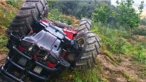 &Tau;&rho;&alpha;&gamma;&omega;&delta;ί&alpha;: &Nu;&epsilon;&kappa;&rho;ό&sigmaf; 57&chi;&rho;&omicron;&nu;&omicron;&sigmaf; &pi;&omicron;&upsilon; &kappa;&alpha;&tau;&alpha;&pi;&lambda;&alpha;&kappa;ώ&theta;&eta;&kappa;&epsilon; &alpha;&pi;ό &tau;&rho;&alpha;&kappa;&tau;έ&rho;