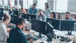 100 &epsilon;&pi;&iota;&chi;&epsilon;&iota;&rho;ή&sigma;&epsilon;&iota;&sigmaf; &mu;&epsilon; &pi;&epsilon;&rho;&iota;&sigma;&sigma;ό&tau;&epsilon;&rho;&epsilon;&sigmaf; &alpha;&pi;ό 3.000 &theta;έ&sigma;&epsilon;&iota;&sigmaf; &epsilon;&rho;&gamma;&alpha;&sigma;ί&alpha;&sigmaf; &sigma;&tau;&iota;&sigmaf; &laquo;&Eta;&mu;έ&rho;&epsilon;&sigmaf; &Kappa;&alpha;&rho;&iota;έ&rho;&alpha;&sigmaf;&raquo; &tau;&eta;&sigmaf; &Delta;&Upsilon;&Pi;&Alpha; &sigma;&tau;&eta; &Theta;&epsilon;&sigma;&sigma;&alpha;&lambda;&omicron;&nu;ί&kappa;&eta; &sigma;&tau;&iota;&sigmaf; 12 &kappa;&alpha;&iota; 13 &Sigma;&epsilon;&pi;&tau;&epsilon;&mu;&beta;&rho;ί&omicron;&upsilon;