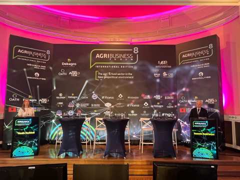 &Omicron; &Upsilon;&phi;&Alpha;&Alpha;&Tau; &Gamma;&iota;ά&nu;&nu;&eta;&sigmaf;  &Alpha;&nu;&delta;&rho;&iota;&alpha;&nu;ό&sigmaf;  &sigma;&tau;&omicron; 8&omicron; &Delta;&iota;&epsilon;&theta;&nu;έ&sigmaf; AgriBusiness Forum