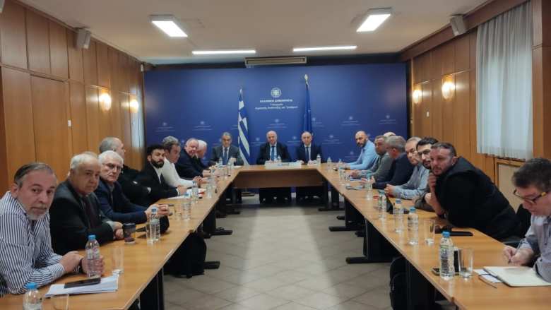 &Sigma;&upsilon;&nu;ά&nu;&tau;&eta;&sigma;&eta; &Kappa;ώ&sigma;&tau;&alpha; &Tau;&sigma;&iota;ά&rho;&alpha; &mu;&epsilon; &kappa;&tau;&eta;&nu;&omicron;&tau;&rho;ό&phi;&omicron;&upsilon;&sigmaf; &kappa;&alpha;&iota; &tau;&upsilon;&rho;&omicron;&kappa;ό&mu;&omicron;&upsilon;&sigmaf; &sigma;&tau;&eta; &Lambda;έ&sigma;&beta;&omicron;