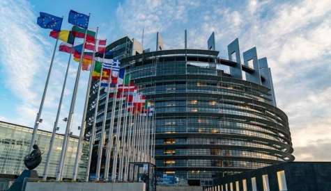Κατεπείγουσα ευρωπαϊκή κάλυψη για τη φετινή κατάρρευση των τιμών στα φρούτα – Παρέμβαση Καρασμάνη προς τους Έλληνες ευρωβουλευτές για άμεσες αποζημιώσεις